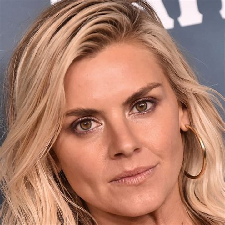 Eliza Coupe Height, Weight, Measurements, Bra Size, Shoe Size